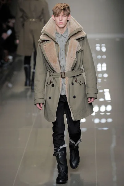 Look 10